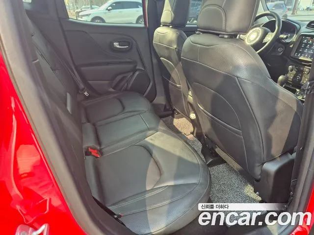 Jeep Renegade 2023 — фото 11
