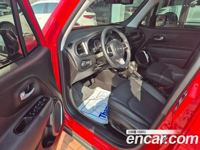 Jeep Renegade 2023 — фото 12