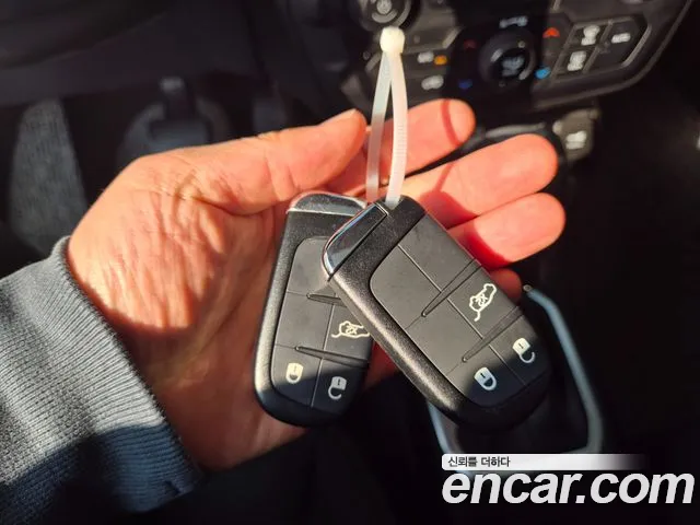 Jeep Renegade 2023 — фото 18