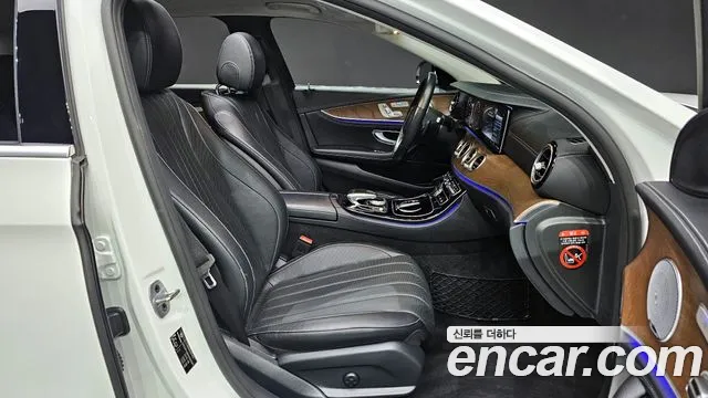 Mercedes-Benz E-Class 2019 — фото 10