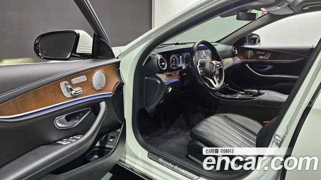 Mercedes-Benz E-Class 2019 — фото 11