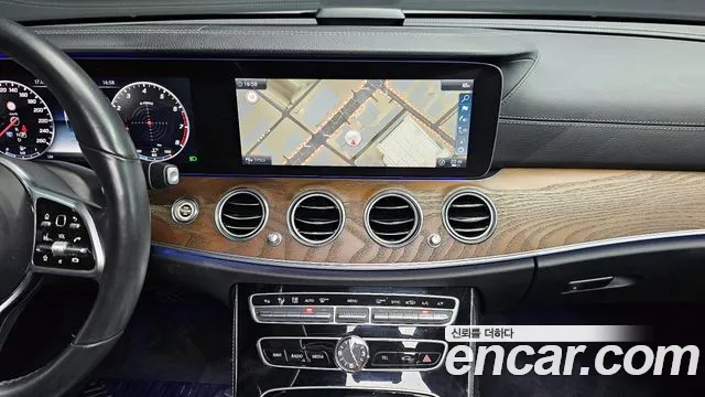 Mercedes-Benz E-Class 2019 — фото 15