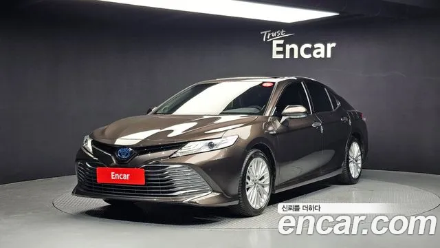 Toyota Camry 2019 — фото 1