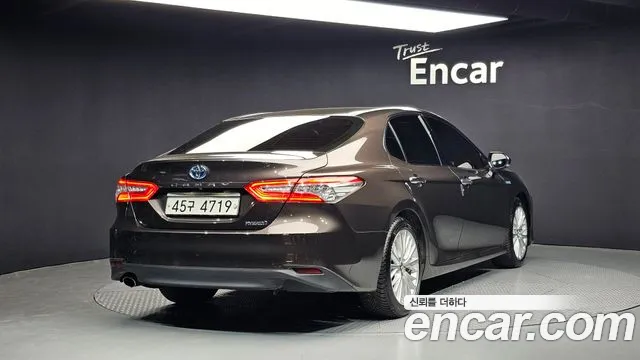 Toyota Camry 2019 — фото 2