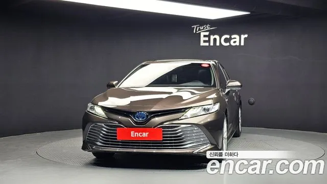 Toyota Camry 2019 — фото 3