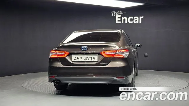 Toyota Camry 2019 — фото 4