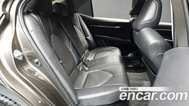 Toyota Camry 2019 — фото 12
