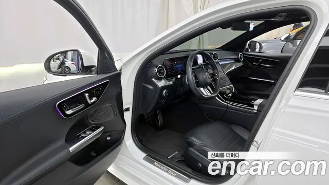 Mercedes-Benz C-Class 2024 — фото 10