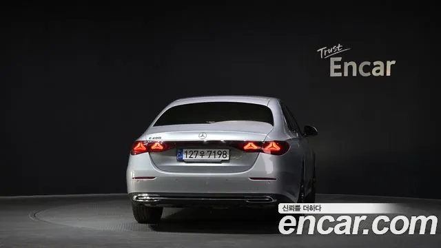 Mercedes-Benz E-Class 2025 — фото 4