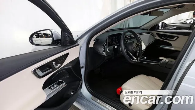 Mercedes-Benz E-Class 2025 — фото 10