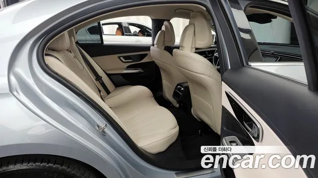 Mercedes-Benz E-Class 2025 — фото 12