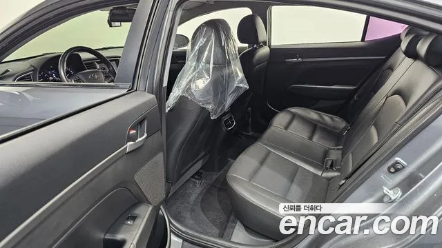 Hyundai AVANTE 2016 — фото 11
