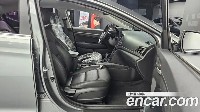 Hyundai AVANTE 2016 — фото 12