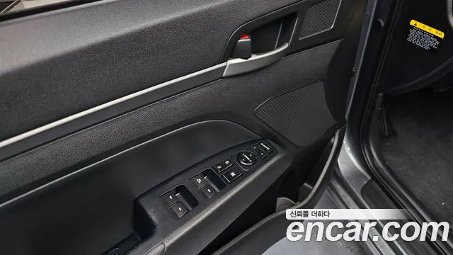 Hyundai AVANTE 2016 — фото 14