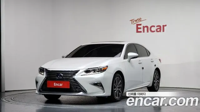Lexus ES 2018 — фото 1