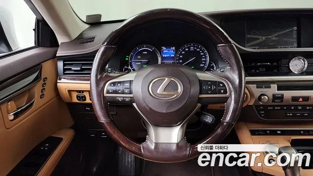 Lexus ES 2018 — фото 13