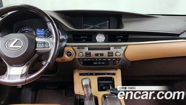 Lexus ES 2018 — фото 14