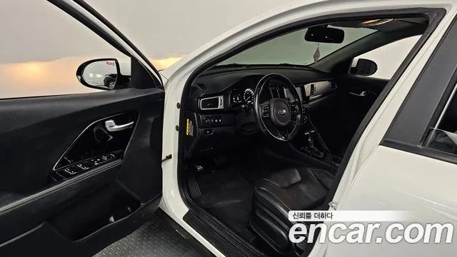 Kia Niro 2018 — фото 10