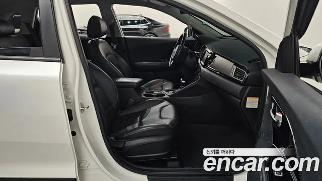 Kia Niro 2018 — фото 11