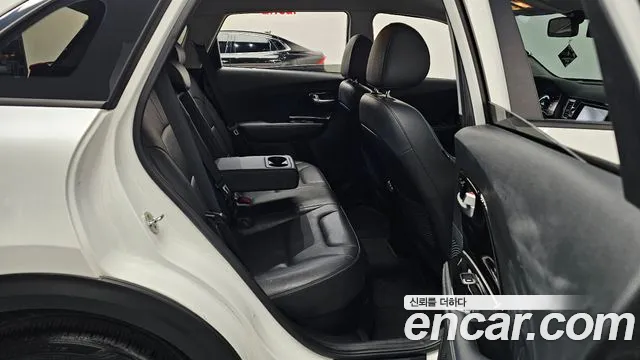Kia Niro 2018 — фото 12