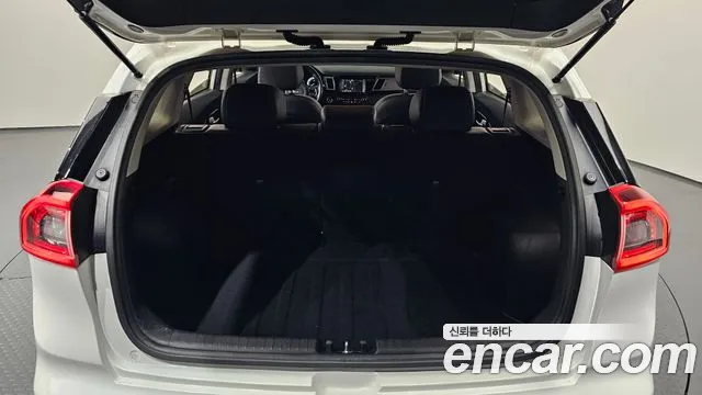 Kia Niro 2018 — фото 20