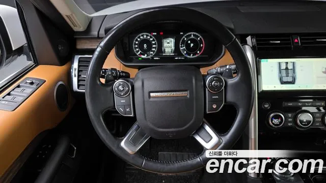 Land Rover Discovery 2018 — фото 15