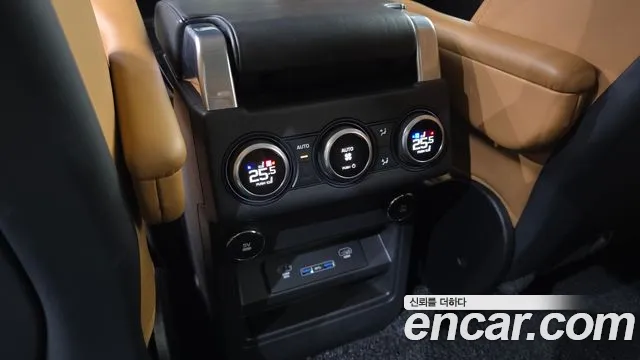 Land Rover Discovery 2018 — фото 16