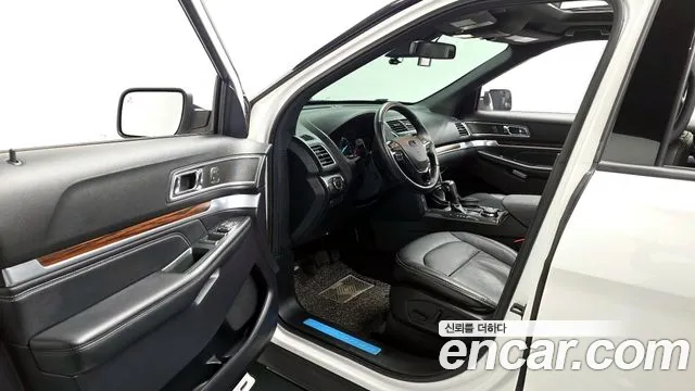 Ford Explorer 2019 — фото 10