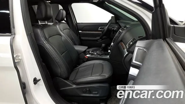 Ford Explorer 2019 — фото 11