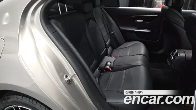 Mercedes-Benz C-Class 2022 — фото 11