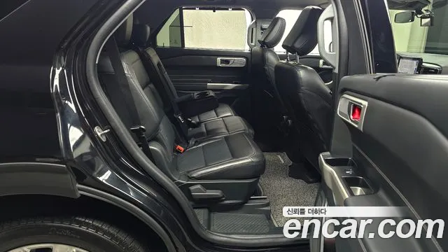 Ford Explorer 2023 — фото 11