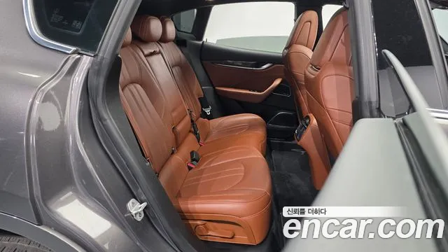 Maserati Levante 2018 — фото 12