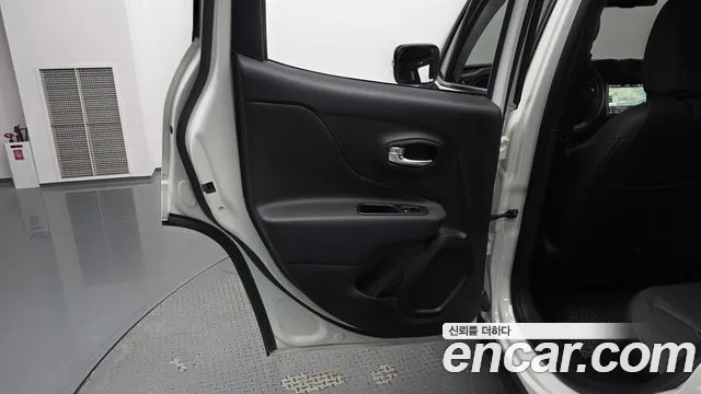 Jeep Renegade 2021 — фото 16