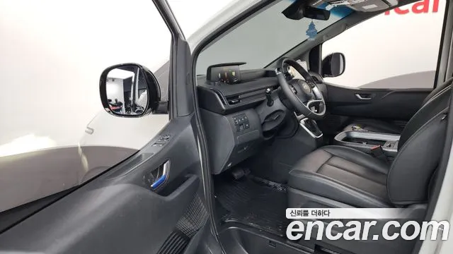 Hyundai Staria 2025 — фото 10