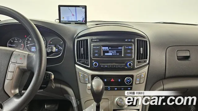 Hyundai Starex 2016 — фото 15