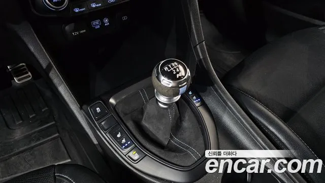 Hyundai Veloster 2019 — фото 9