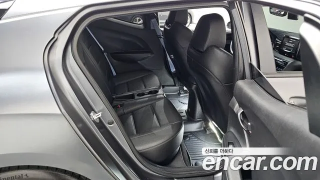 Hyundai Veloster 2019 — фото 12