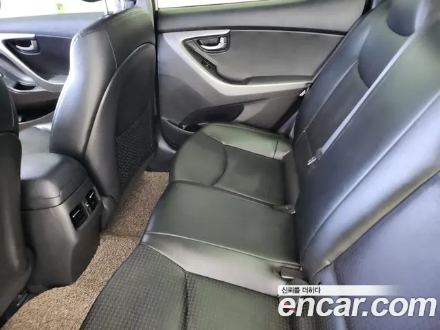 Hyundai AVANTE 2015 — фото 10