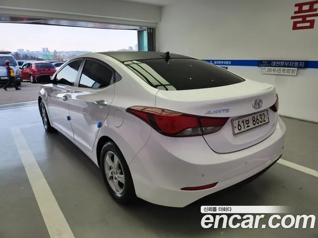 Hyundai AVANTE 2015 — фото 12