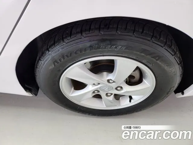 Hyundai AVANTE 2015 — фото 13