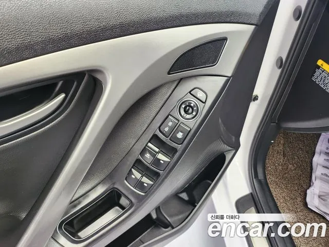 Hyundai AVANTE 2015 — фото 15