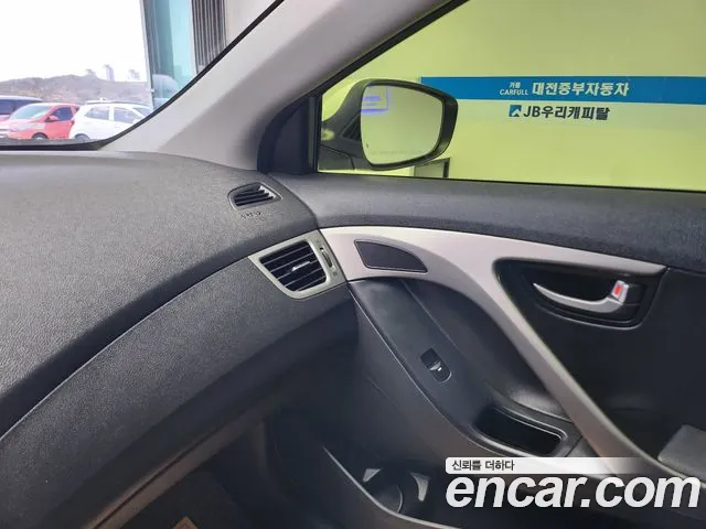Hyundai AVANTE 2015 — фото 19