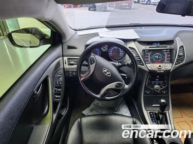 Hyundai AVANTE 2015 — фото 20