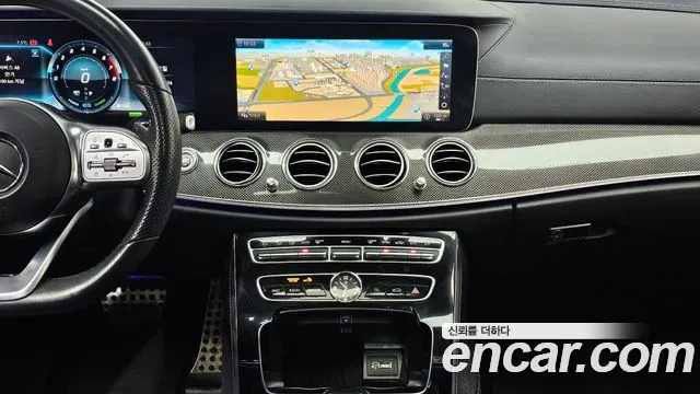 Mercedes-Benz E-Class 2019 — фото 19