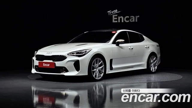 Kia Stinger 2023 — фото 1