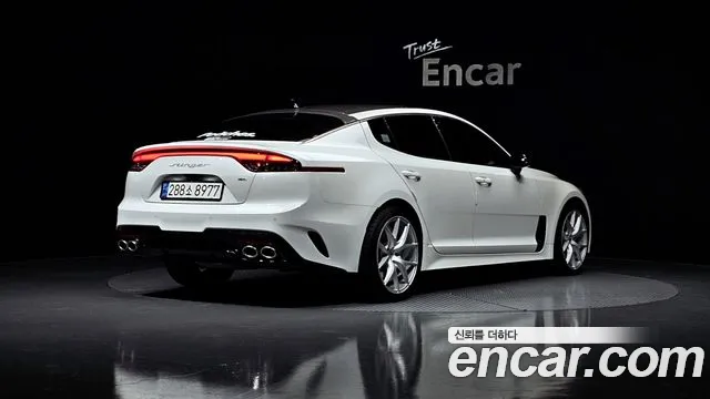 Kia Stinger 2023 — фото 2