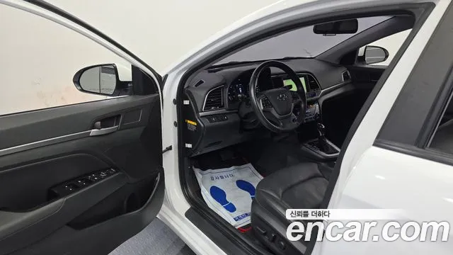 Hyundai AVANTE 2016 — фото 10