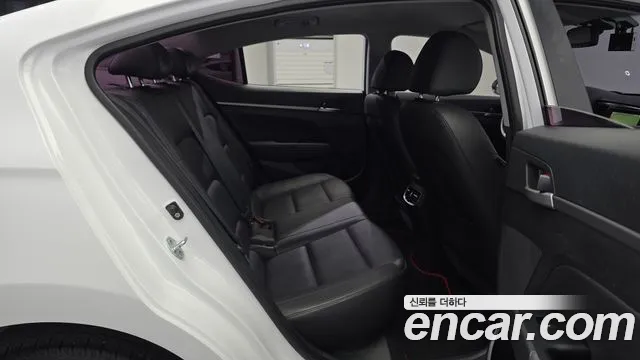 Hyundai AVANTE 2016 — фото 12