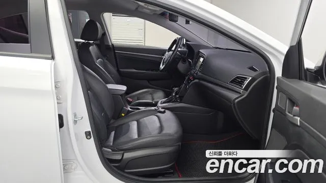 Hyundai AVANTE 2016 — фото 13