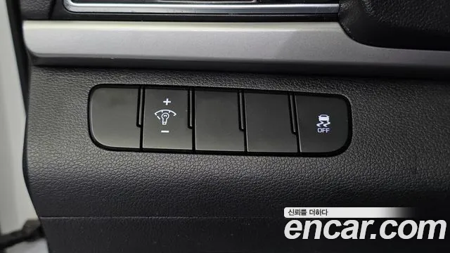 Hyundai AVANTE 2016 — фото 15
